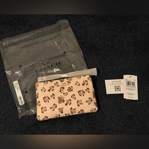 NWT COACH Corner Zip Wristlet Clutch Bag Rosette Print Blush Pink Multi CZ442